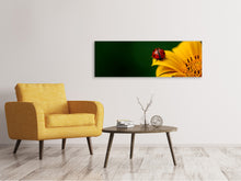 Laden Sie das Bild in den Galerie-Viewer, Leinwandbild Panorama Marienkäfer auf der Sonnenblume