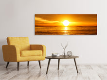 Laden Sie das Bild in den Galerie-Viewer, Leinwandbild Panorama Glühender Sonnenuntergang am Wasser