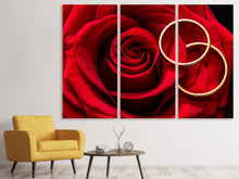 Laden Sie das Bild in den Galerie-Viewer, Leinwandbild 3-teilig Eheringe auf der Rose