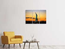 Laden Sie das Bild in den Galerie-Viewer, Leinwandbild 3-teilig Freiheitsstatue im Abendlicht