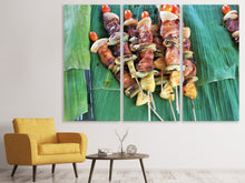 Laden Sie das Bild in den Galerie-Viewer, Leinwandbild 3-teilig Gegrillte Fleischspiesse