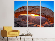 Laden Sie das Bild in den Galerie-Viewer, Leinwandbild 3-teilig Sonnenuntergang am Mesa Arch