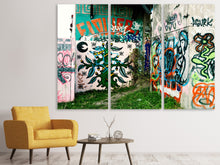 Laden Sie das Bild in den Galerie-Viewer, Leinwandbild 3-teilig Graffiti im Hinterhof