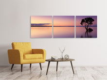 Laden Sie das Bild in den Galerie-Viewer, Panorama Leinwandbild 3-teilig Sonnenuntergang am Baum im Wasser
