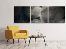 Laden Sie das Bild in den Galerie-Viewer, Panorama Leinwandbild 3-teilig Unheimliche Quallen
