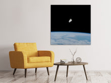 Laden Sie das Bild in den Galerie-Viewer, Leinwandbild Einsamer Astronaut im All