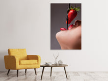 Laden Sie das Bild in den Galerie-Viewer, Leinwandbild Erdbeer-Kuss