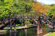 Laden Sie das Bild in den Galerie-Viewer, Fototapete Alte Holz Brücke