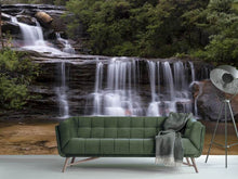 Laden Sie das Bild in den Galerie-Viewer, Fototapete Am Ende des Wasserfalls