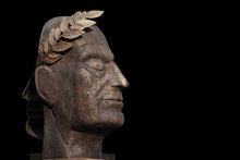 Laden Sie das Bild in den Galerie-Viewer, Fototapete Antike Skulptur