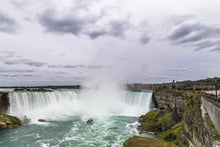Laden Sie das Bild in den Galerie-Viewer, Fototapete Attraktion Niagara Fälle