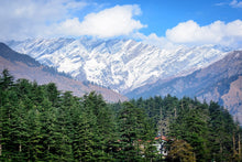 Laden Sie das Bild in den Galerie-Viewer, Fototapete Ausblick auf Manali
