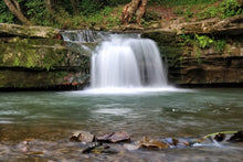 Laden Sie das Bild in den Galerie-Viewer, Fototapete Beste Aussicht auf den Wasserfall