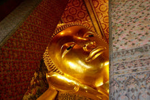 Laden Sie das Bild in den Galerie-Viewer, Fototapete Close up Buddha