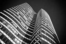 Laden Sie das Bild in den Galerie-Viewer, Fototapete Close up Hochhaus