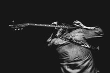 Laden Sie das Bild in den Galerie-Viewer, Fototapete Das Gitarren Spiel