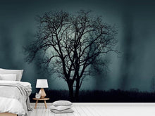 Laden Sie das Bild in den Galerie-Viewer, Fototapete Der Baum in Dunkelheit