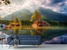 Laden Sie das Bild in den Galerie-Viewer, Fototapete Der klare Bergsee