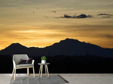 Laden Sie das Bild in den Galerie-Viewer, Fototapete Der Sonnenaufgang in den Bergen