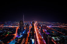 Laden Sie das Bild in den Galerie-Viewer, Fototapete Die bunten Lichter von Dubai