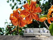 Laden Sie das Bild in den Galerie-Viewer, Fototapete Die wilden Tiger-Lilien