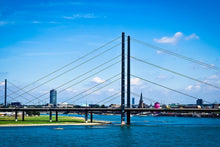 Laden Sie das Bild in den Galerie-Viewer, Fototapete Düsseldorf am Rhein