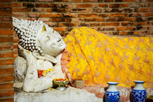 Laden Sie das Bild in den Galerie-Viewer, Fototapete Ein Buddha in Thailand
