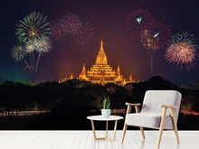 Laden Sie das Bild in den Galerie-Viewer, Fototapete Feuerwerk am Tempel