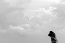Laden Sie das Bild in den Galerie-Viewer, Fototapete In den Wolken