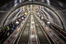 Laden Sie das Bild in den Galerie-Viewer, Fototapete in der Metro