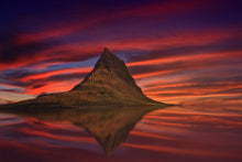 Laden Sie das Bild in den Galerie-Viewer, Fototapete Kirkjufell bei Sonnenuntergang