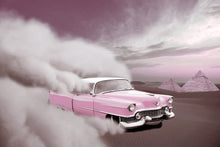 Laden Sie das Bild in den Galerie-Viewer, Fototapete Oldtimer im Wüstensand
