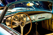 Laden Sie das Bild in den Galerie-Viewer, Fototapete Oldtimer Interieur