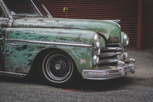 Laden Sie das Bild in den Galerie-Viewer, Fototapete Oldtimer Lack ab