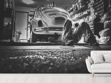 Laden Sie das Bild in den Galerie-Viewer, Fototapete Oldtimer Reparatur