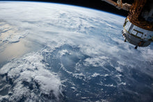 Laden Sie das Bild in den Galerie-Viewer, Fototapete Satelliten Bild
