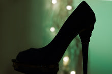 Laden Sie das Bild in den Galerie-Viewer, Fototapete Schwarzer High Heel