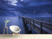 Laden Sie das Bild in den Galerie-Viewer, Fototapete Seebrücke bei Nacht