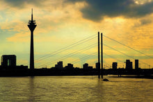 Laden Sie das Bild in den Galerie-Viewer, Fototapete Skyline im Abendlicht