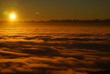 Laden Sie das Bild in den Galerie-Viewer, Fototapete Sonnenaufgang in der Natur