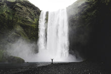 Laden Sie das Bild in den Galerie-Viewer, Fototapete Spektakulärer Wasserfall