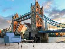 Laden Sie das Bild in den Galerie-Viewer, Fototapete Tower Bridge in der Abenddämmerung