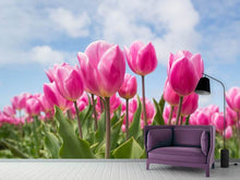 Laden Sie das Bild in den Galerie-Viewer, Fototapete Tulpenfeld in rosa