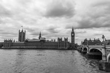 Laden Sie das Bild in den Galerie-Viewer, Fototapete Wolken über London