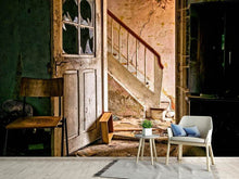 Laden Sie das Bild in den Galerie-Viewer, Fototapete Zerfallene Treppe