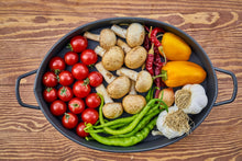 Laden Sie das Bild in den Galerie-Viewer, Fototapete Zum Kochen bereit