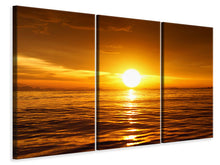 Laden Sie das Bild in den Galerie-Viewer, Leinwandbild 3-teilig Glühender Sonnenuntergang am Wasser