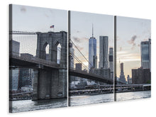 Laden Sie das Bild in den Galerie-Viewer, Leinwandbild 3-teilig Die Brooklyn Bridge am Abend