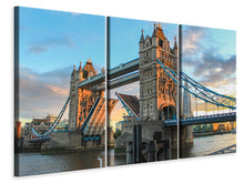 Laden Sie das Bild in den Galerie-Viewer, Leinwandbild 3-teilig Tower Bridge in der Abenddämmerung