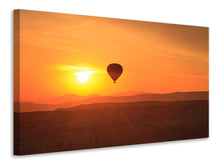 Laden Sie das Bild in den Galerie-Viewer, Leinwandbild Heissluftballon bei Sonnenuntergang